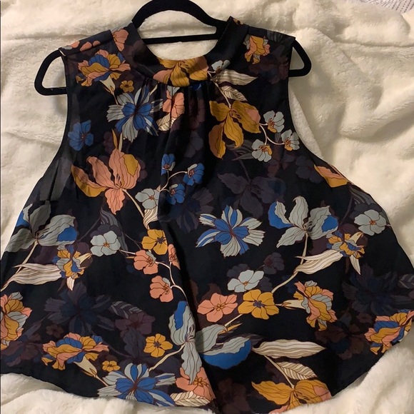 Top - Picture 1 of 2